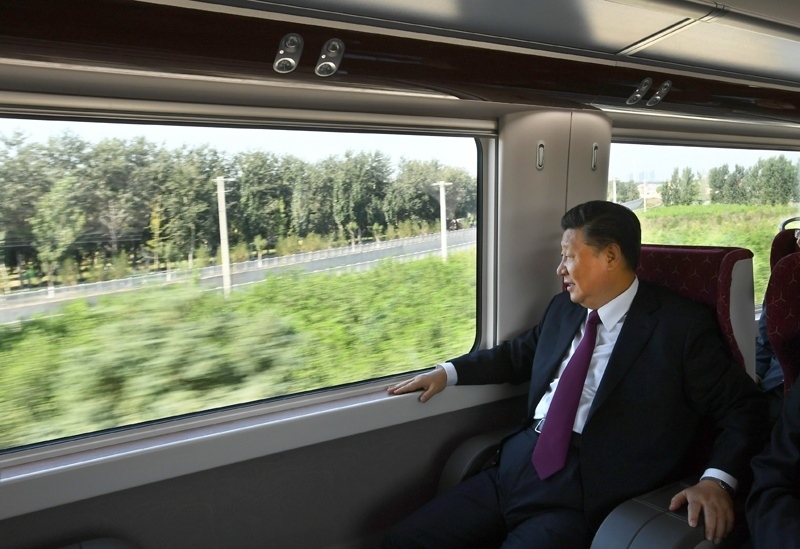 2019年9月25日，習(xí)近平總書記乘坐軌道列車前往北京大興國際機(jī)場。