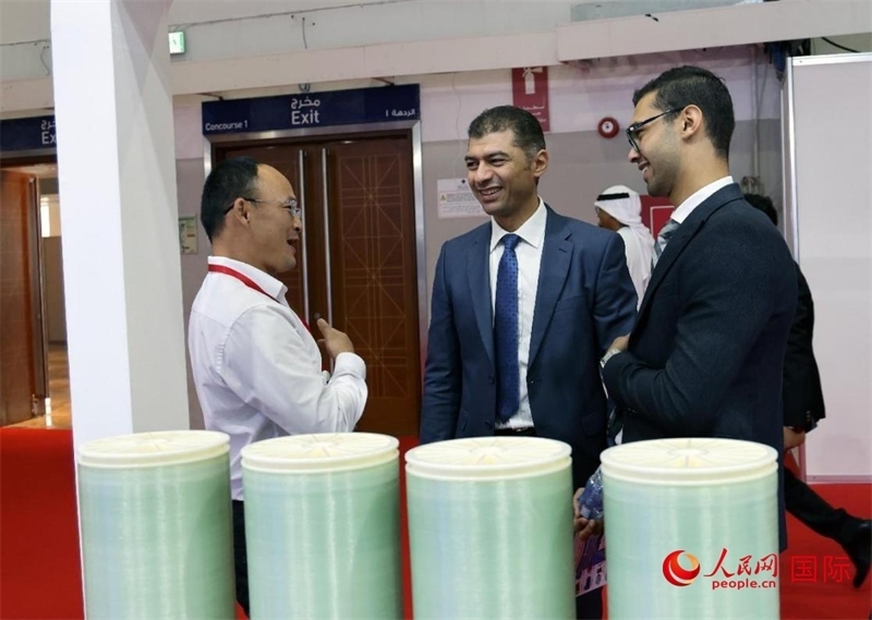 中外參展商交流。人民網記者管克江攝