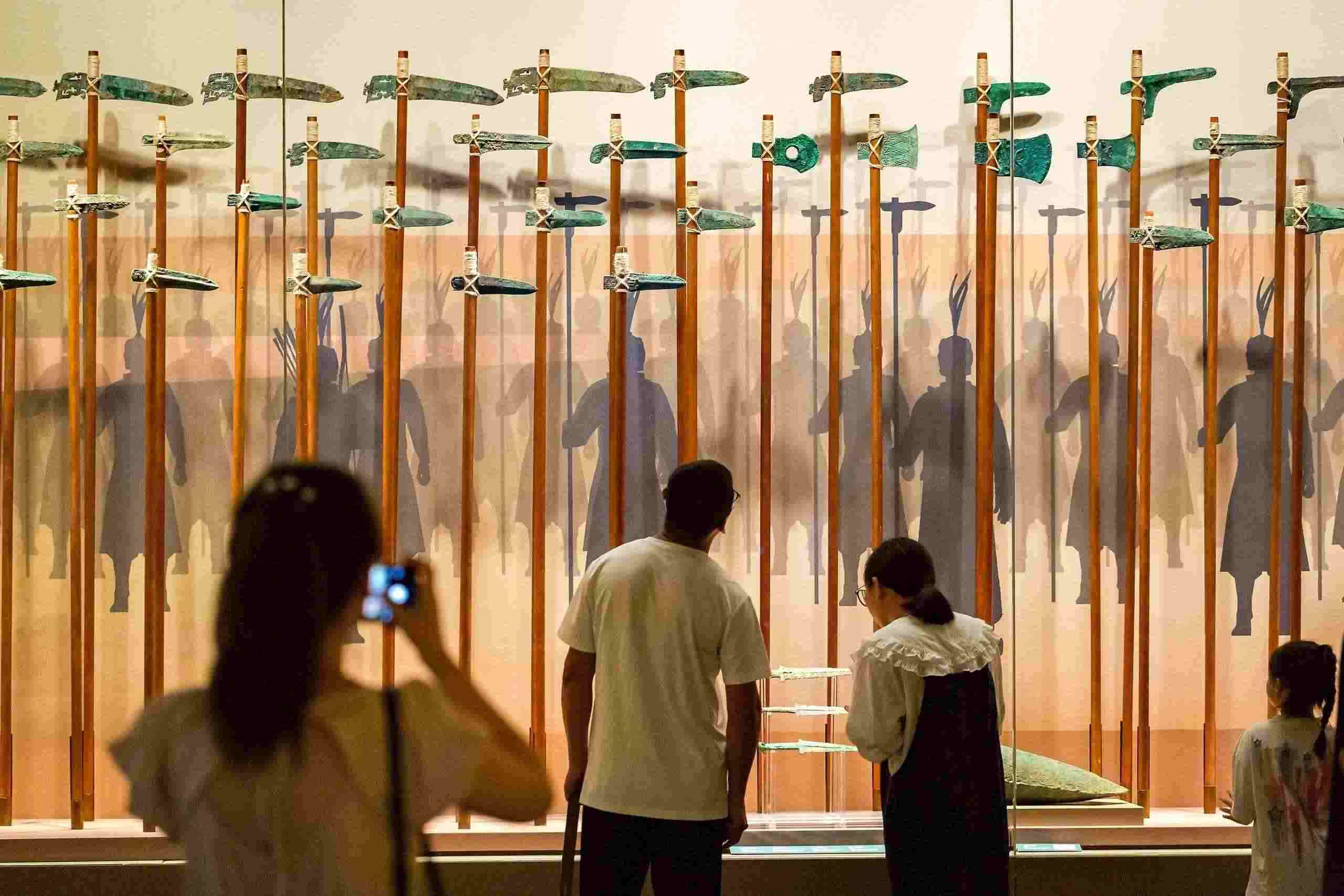 △2024年8月25日，游客在河南省安陽(yáng)市殷墟博物館參觀。