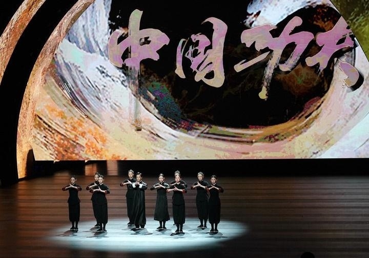 2024年9月19日，演職人員在北京文化論壇專場(chǎng)文藝演出中表演舞劇《詠春》。