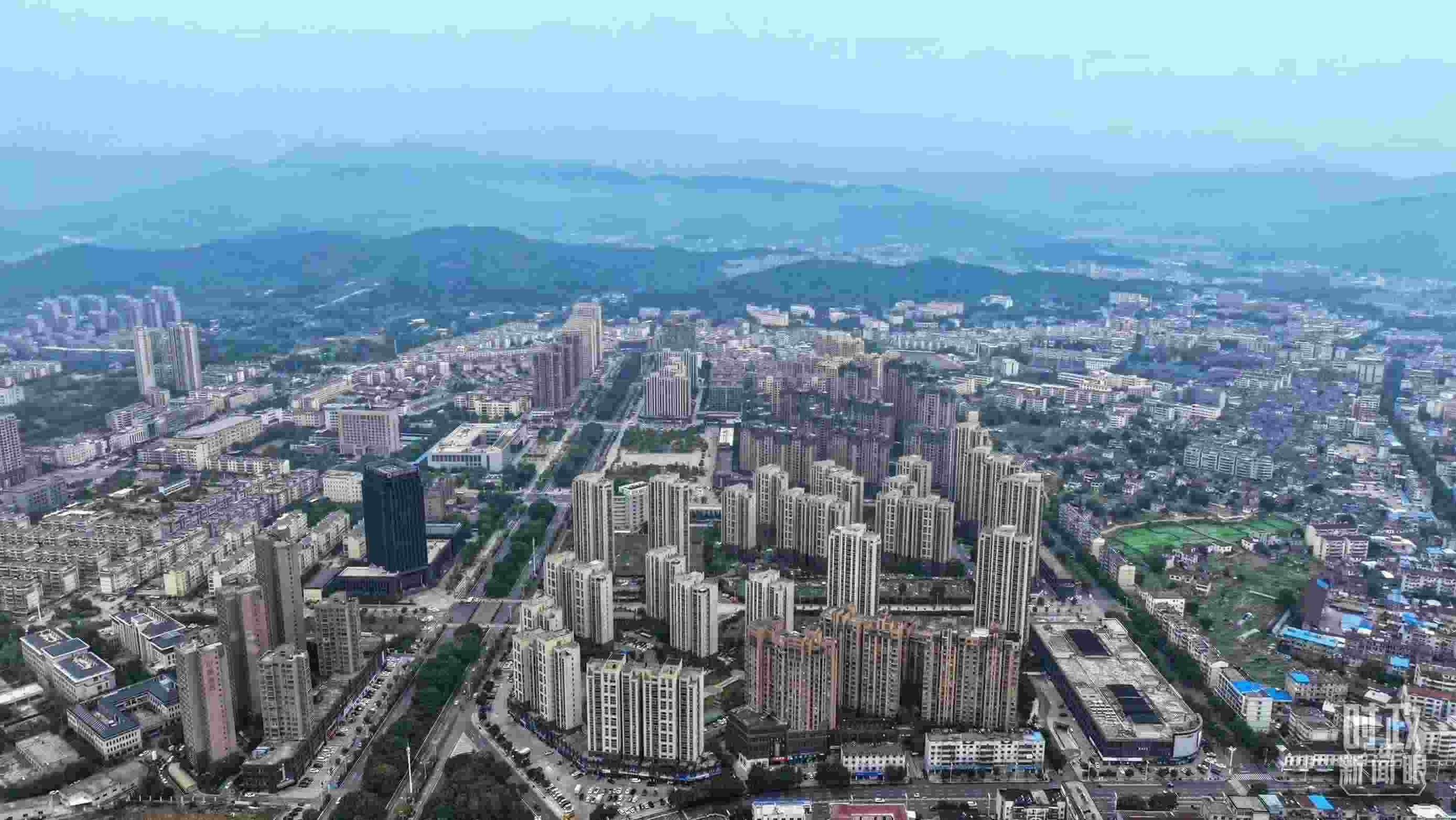 △俯瞰桐城市。（總臺記者葛啟文拍攝）