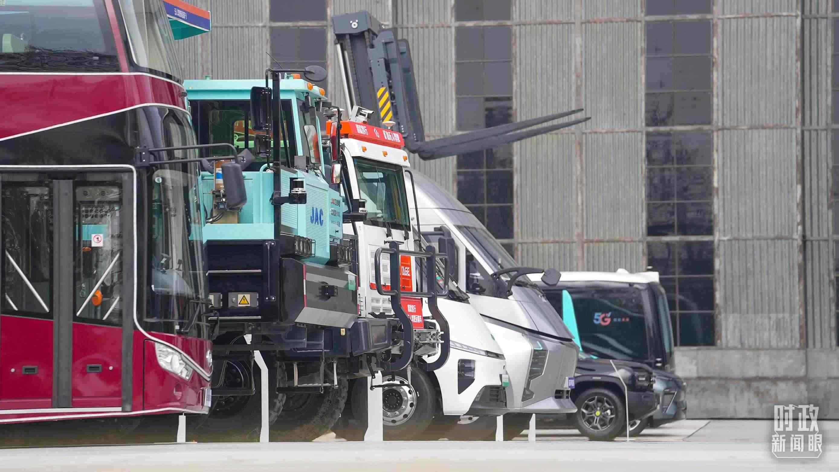 △安徽省重大科技創(chuàng)新成果集中展示展出的新能源汽車。（總臺央視記者金雨秋拍攝）