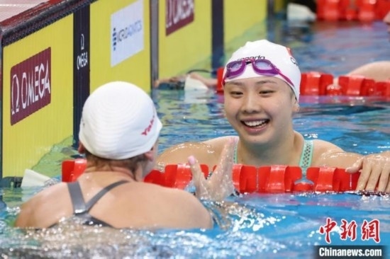 10月19日晚，2024年世界泳聯(lián)游泳世界杯上海站結(jié)束第二個(gè)比賽日的爭(zhēng)奪。圖為中國(guó)選手唐錢婷在女子100米蛙泳決賽中。 中新社記者 湯彥俊 攝