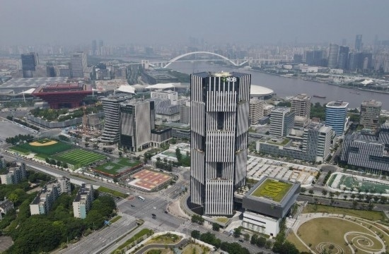 位于中國上海浦東新區(qū)世博園區(qū)的金磚國家新開發(fā)銀行總部大樓（2022年6月17日攝，無人機(jī)照片）。新華社記者方喆攝