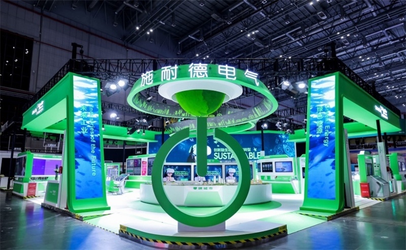 2023年，施耐德電氣在第六屆中國(guó)國(guó)際進(jìn)口博覽會(huì)現(xiàn)場(chǎng)。施耐德電氣供圖