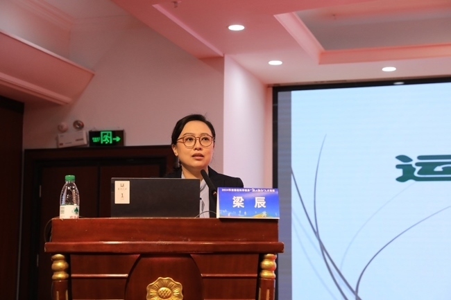 國(guó)家體育總局運(yùn)動(dòng)醫(yī)學(xué)研究所醫(yī)務(wù)監(jiān)督中心副主任、中國(guó)體育科學(xué)學(xué)會(huì)運(yùn)動(dòng)醫(yī)學(xué)分會(huì)副秘書長(zhǎng)梁辰授課。主辦方供圖