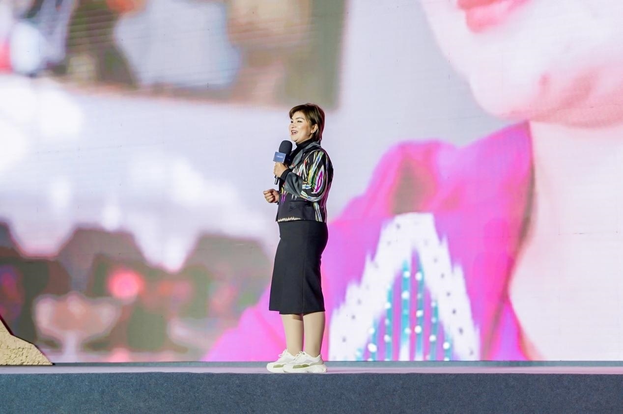 如克亞木·麥提賽地在“何以中國·五星出東方”網(wǎng)絡(luò)主題宣傳活動(dòng)現(xiàn)場演講。人民視頻供圖