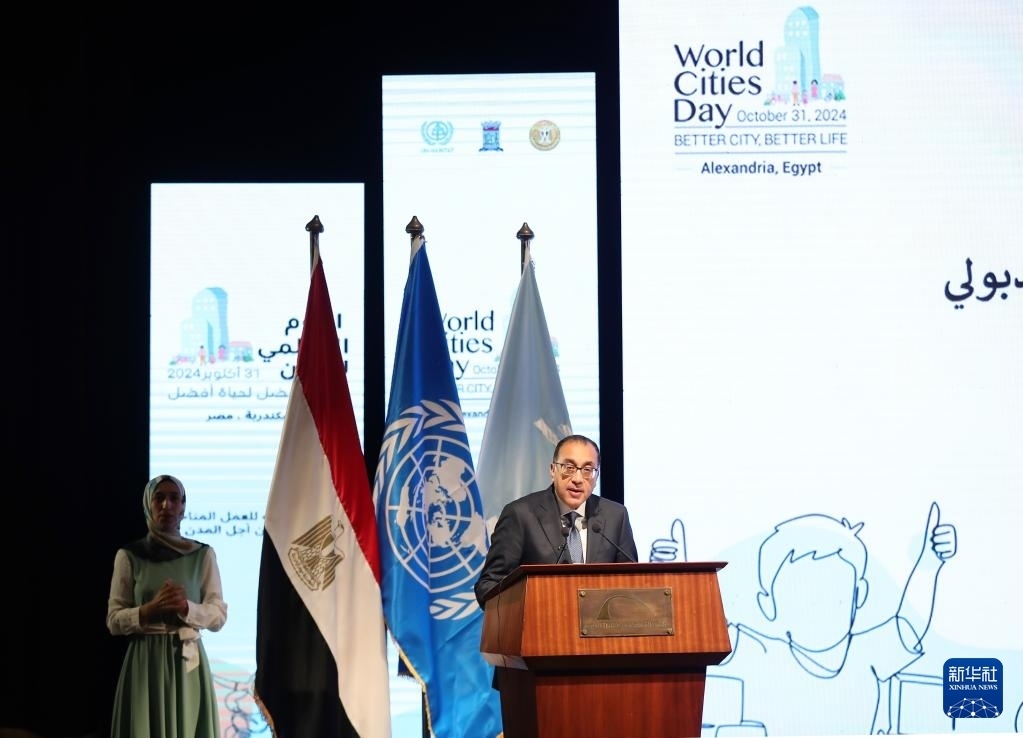 10月31日，在埃及亞歷山大，埃及總理馬德布利在活動(dòng)上致辭。新華社記者 王東震 攝