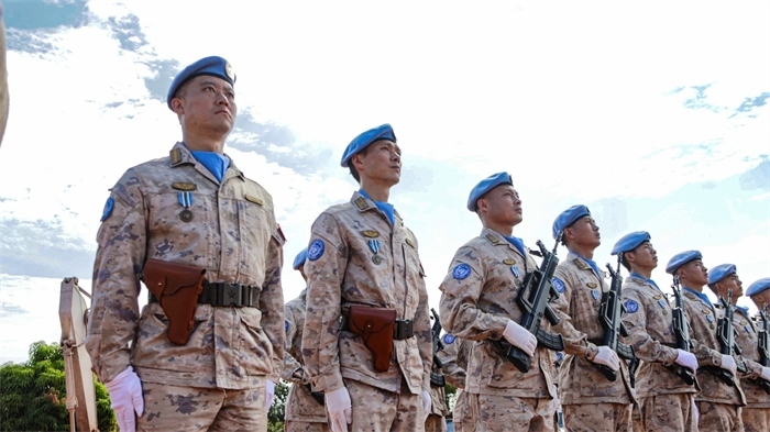 維和官兵整齊列隊。鄧原淘攝