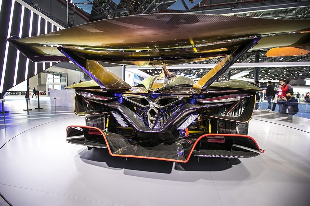 2020年11月5日，上海，來自德國的全球首款全碳纖維跑車亮相進博會。該車總重量只有1250KG。