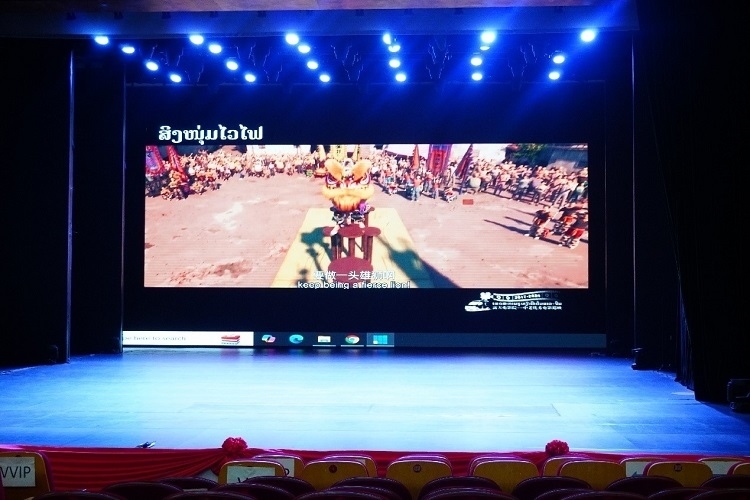 “露天電影院——中老優(yōu)秀電影巡映”首映式上放映老撾語配譯的中國動畫電影《雄獅少年》。主辦方供圖