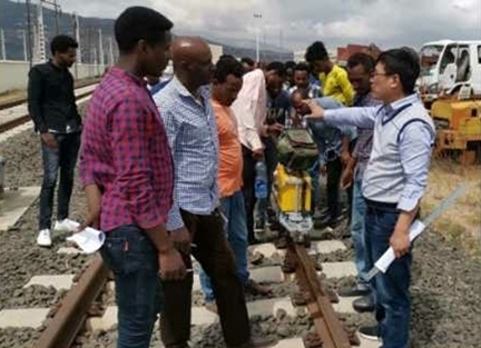 山東職業(yè)學(xué)院開展亞吉鐵路運營技術(shù)培訓(xùn)。教育部職業(yè)教育與成人教育司供圖