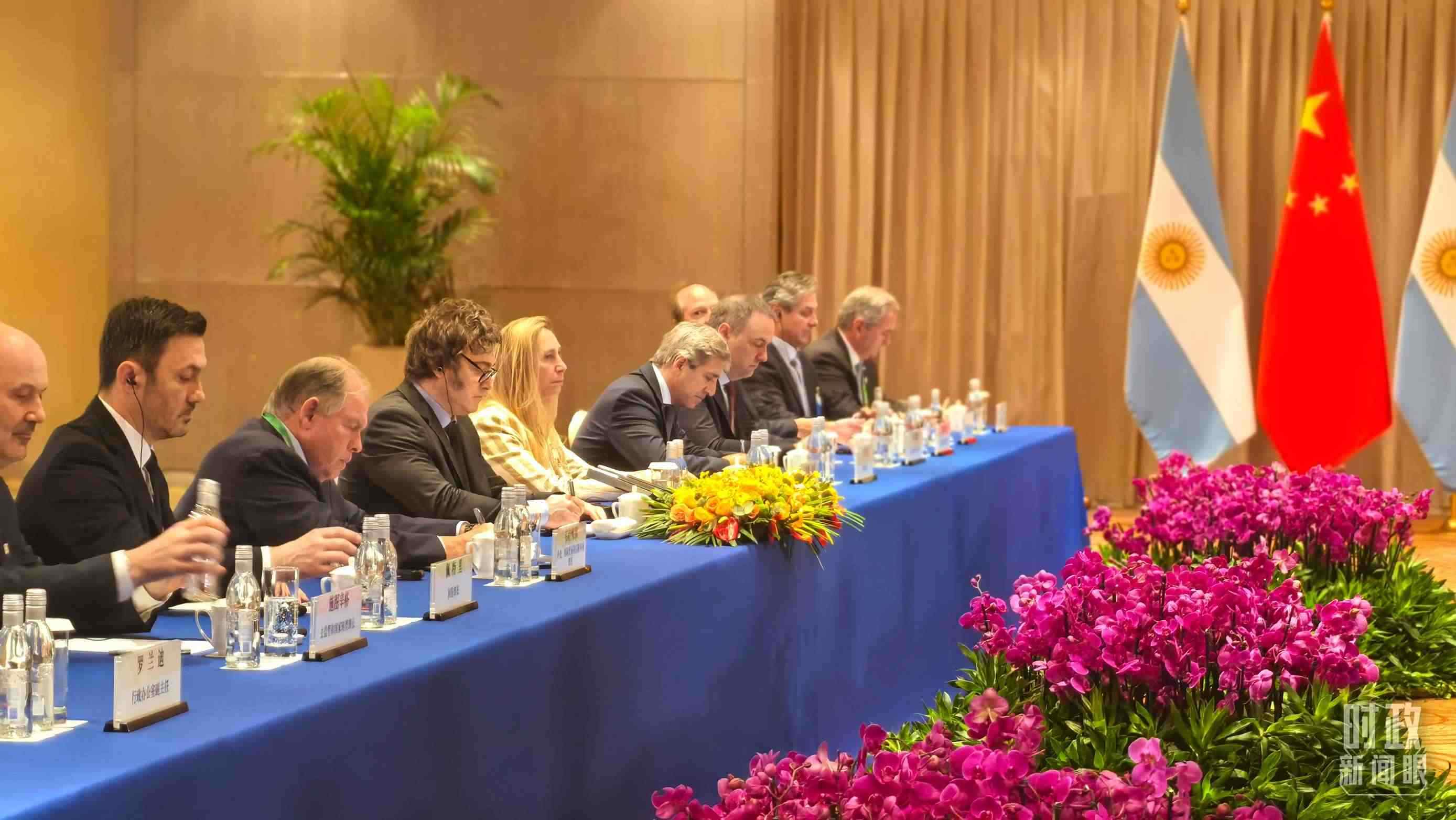 習(xí)主席會(huì)見阿根廷總統(tǒng)米萊現(xiàn)場(chǎng)。（總臺(tái)央廣記者潘毅拍攝）