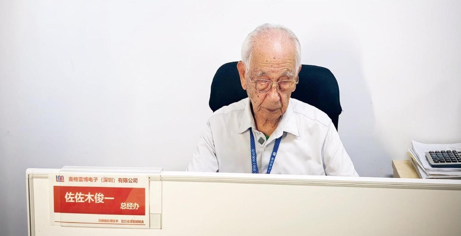 佐佐木俊一在工位上工作。（本刊記者 馮璐／攝）