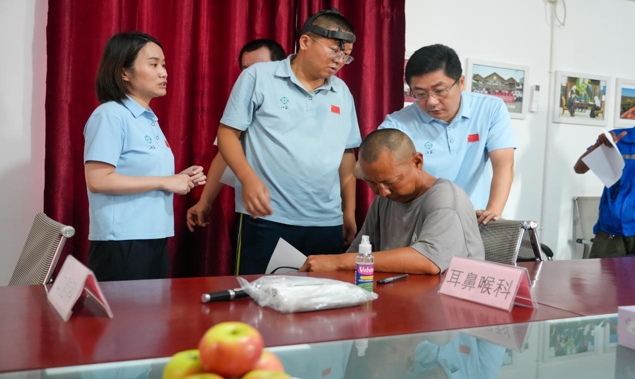 醫(yī)療隊(duì)專(zhuān)家診療現(xiàn)場(chǎng)。中國(guó)土木供圖