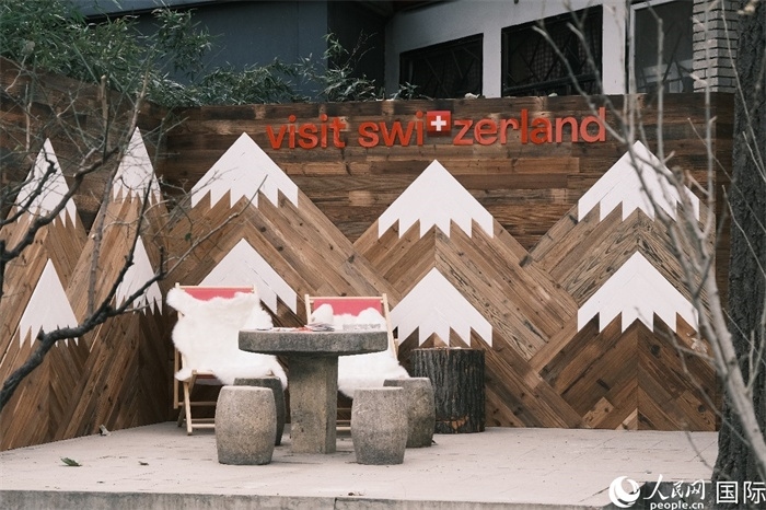 瑞士小木屋一隅，靜謐中散發(fā)出阿爾卑斯的冬日溫情。人民網(wǎng) 實(shí)習(xí)生黃睿攝