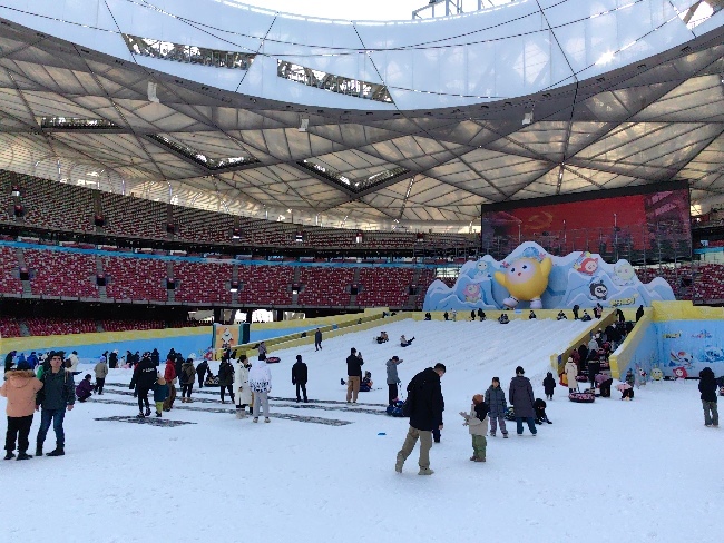 冰雪季現(xiàn)場。人民網(wǎng)記者 李乃妍攝