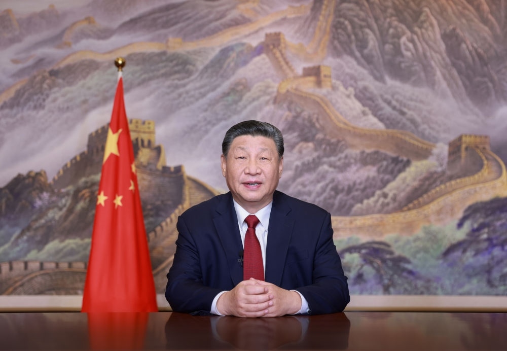 新年前夕，國(guó)家主席習(xí)近平通過(guò)中央廣播電視總臺(tái)和互聯(lián)網(wǎng)，發(fā)表二〇二五年新年賀詞。新華社記者 鞠鵬 攝