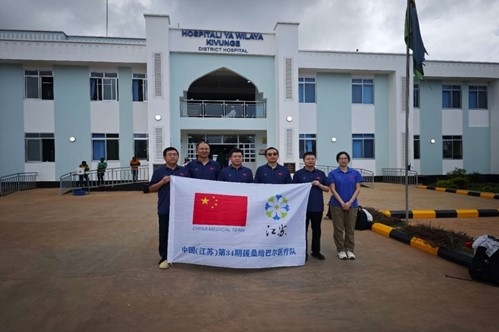 中國援桑給巴爾醫(yī)療隊在基文吉區(qū)醫(yī)院開展相關活動。中國援桑醫(yī)療隊供圖