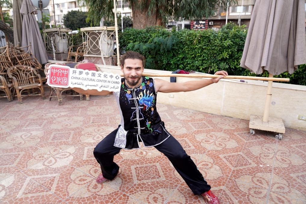 埃及民眾參與中國(guó)文化體驗(yàn)活動(dòng)。開(kāi)羅中國(guó)文化中心供圖