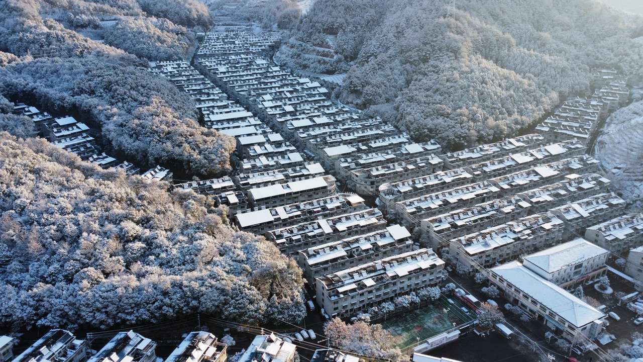 慶元縣濛洲街道同濟(jì)新村，雪后初霽。慶元縣融媒體中心 供圖