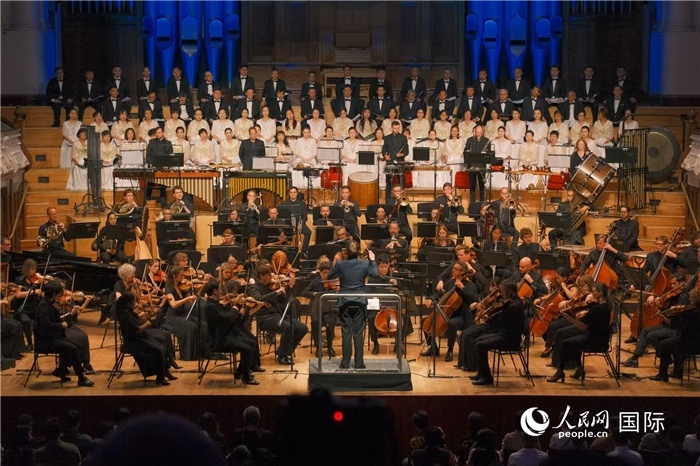 奧克蘭市政廳《空?！方豁懬莩霈F(xiàn)場。張波若攝