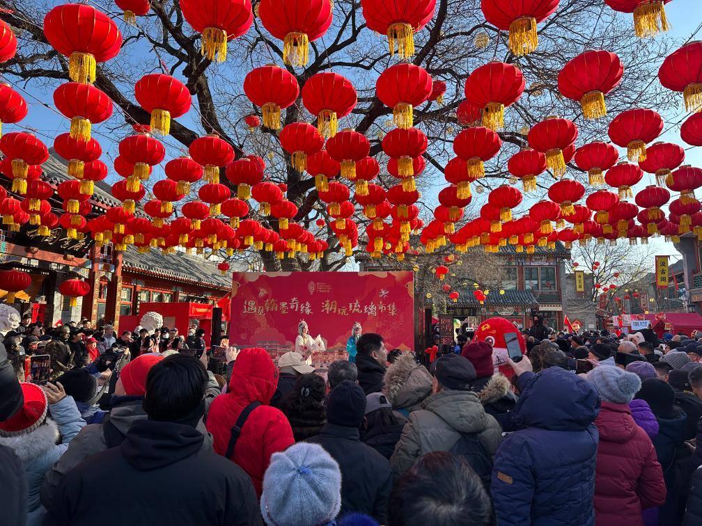 1月29日，市民游客在北京廠甸廟會感受濃濃年味。新華社記者 楊淑君 攝