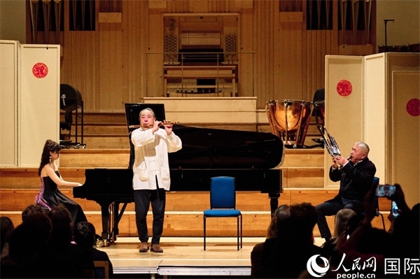 旅英音樂(lè)家聯(lián)袂演奏《枉凝眉》。楊浩鵬攝