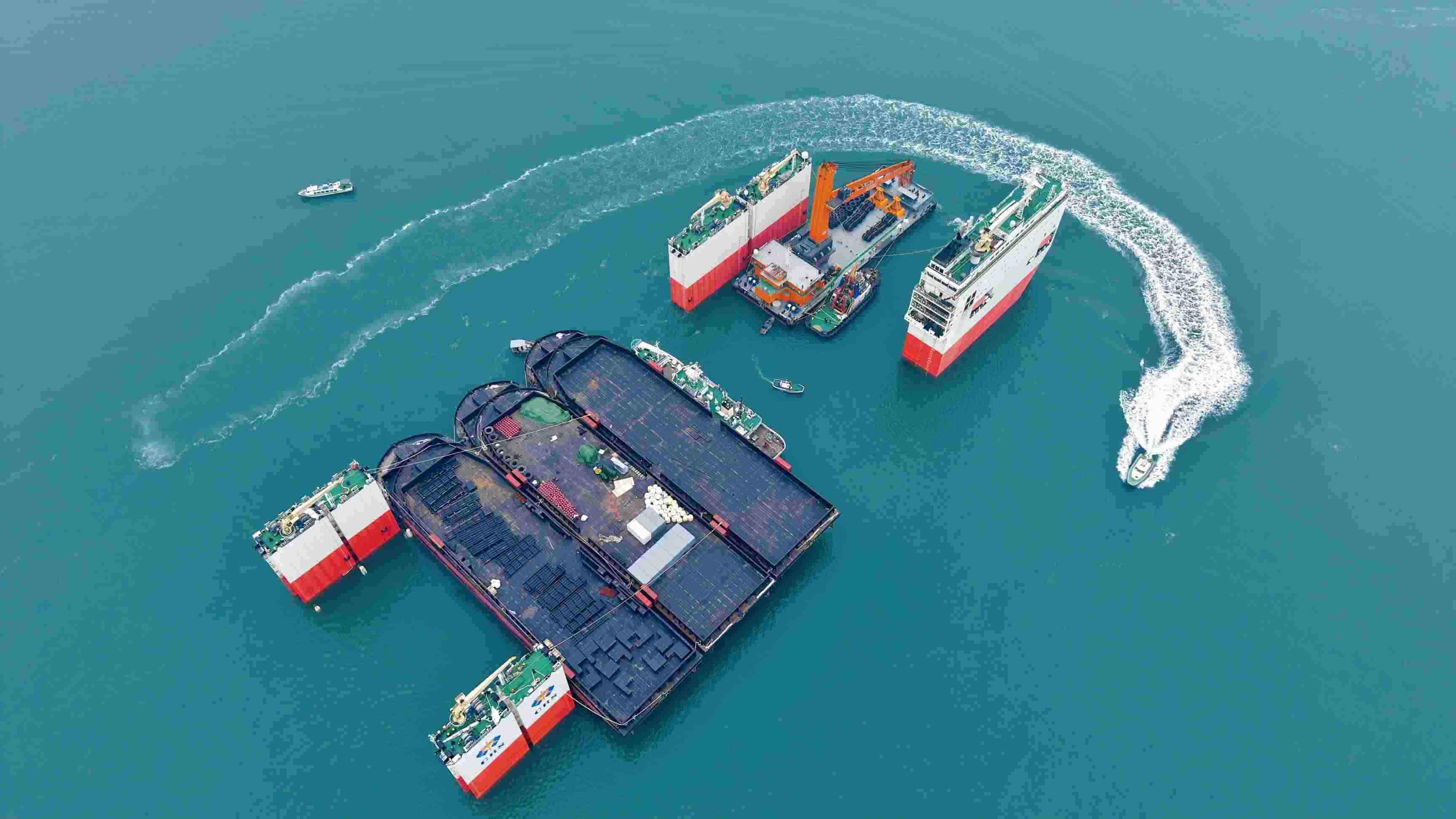 “華瑞龍”輪裝載13艘船舶前往幾內(nèi)亞。受訪方供圖