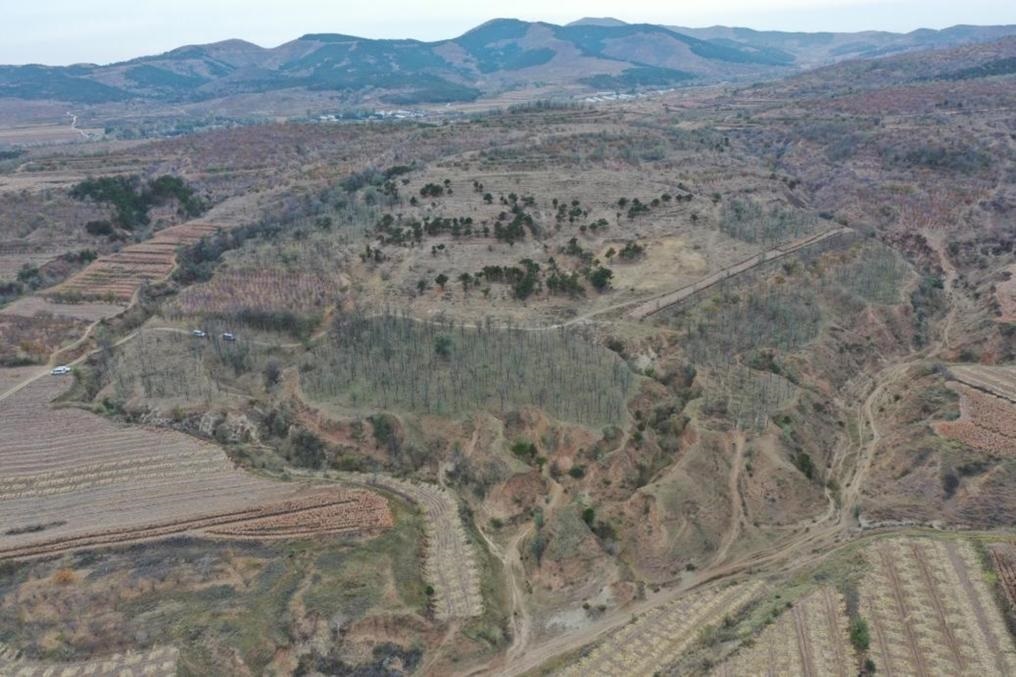 朝陽凌源無白丁遺址群（2024年11月23日攝）。新華社發(fā)（遼寧省文物考古研究院供圖）