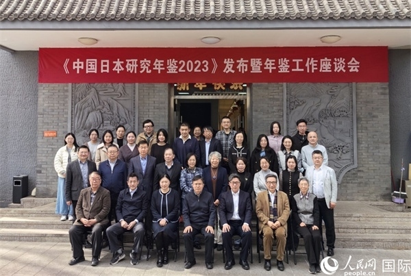 部分與會嘉賓合影留念。人民網(wǎng)記者 陳建軍攝