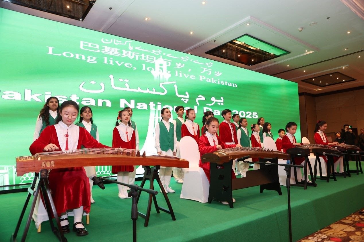 中巴兩國學(xué)生演出。巴基斯坦駐華大使館供圖