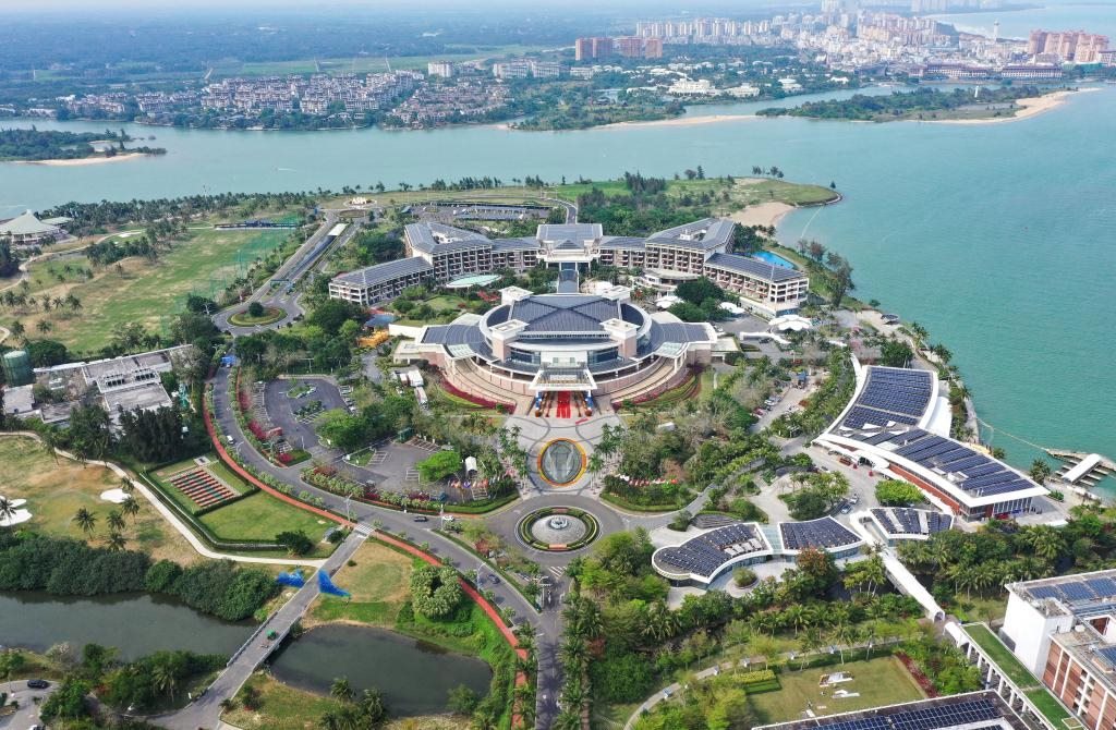 這是3月21日拍攝的博鰲亞洲論壇國(guó)際會(huì)議中心（無(wú)人機(jī)照片）。新華社記者 郭程 攝