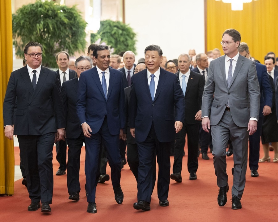 △3月28日上午，國家主席習近平在北京人民大會堂會見國際工商界代表。