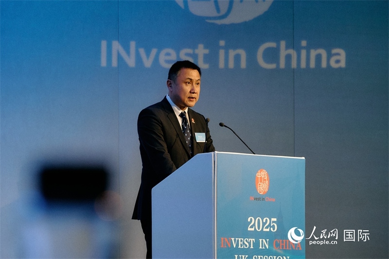 中國(guó)商務(wù)部外資司司長(zhǎng)朱冰發(fā)表致辭。楊浩鵬攝