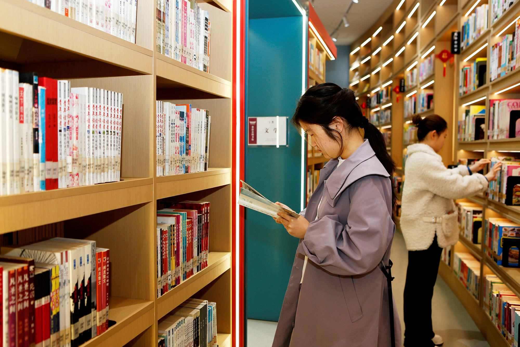 △2025年3月29日，讀者在山西臨汾市襄汾縣圖書館閱讀。