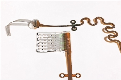 新開發(fā)的ABI旨在輕柔地貼合腦組織，提高信號(hào)精度和患者舒適度。圖片來源：瑞士洛桑聯(lián)邦理工學(xué)院