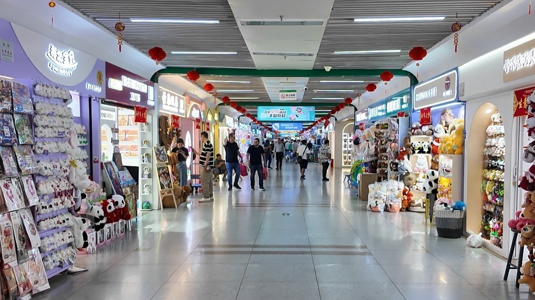 4月30日，義烏國(guó)際商貿(mào)城一區(qū)現(xiàn)場(chǎng)。人民網(wǎng)記者 王仁宏攝