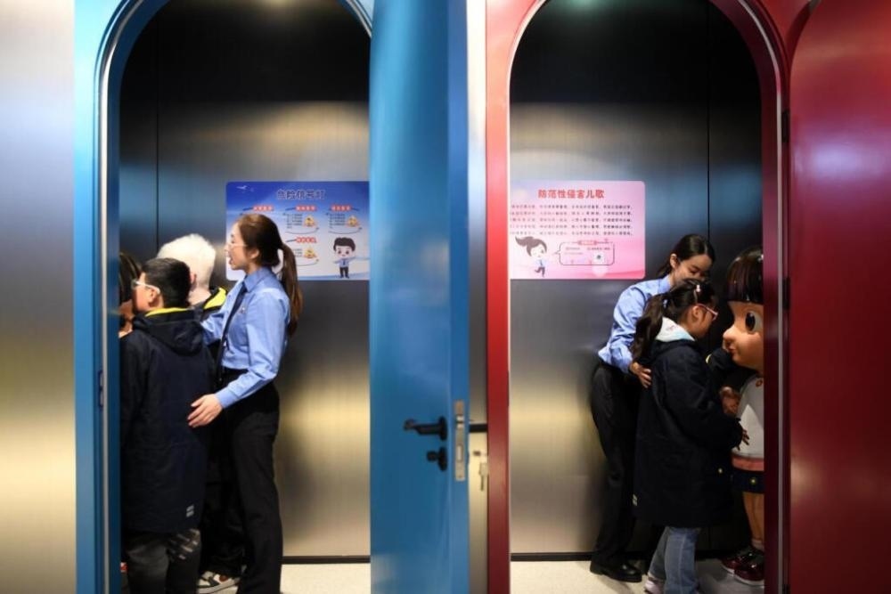 2025年4月2日，殘障兒童在無障礙青少年法治教育基地體驗。