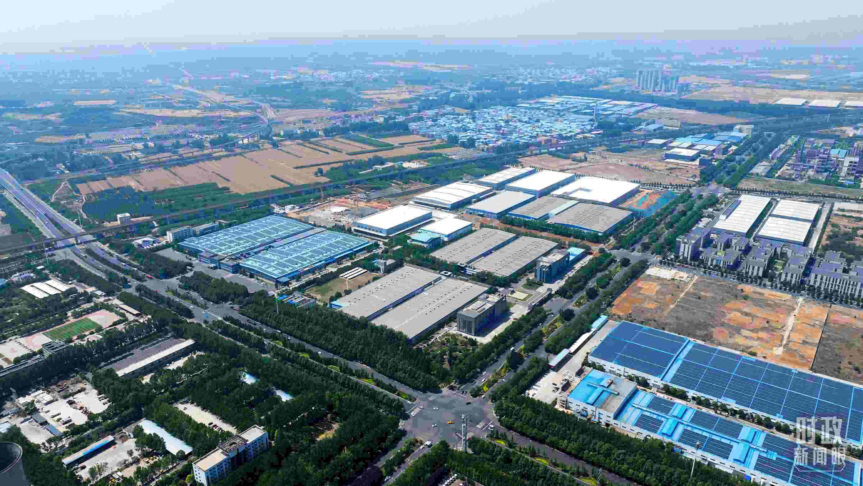 △俯瞰洛陽軸承集團(tuán)股份有限公司。（總臺央視記者范凱拍攝）