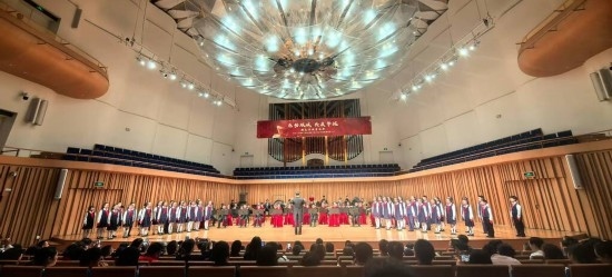 重慶大學(xué)城樹人小學(xué)校管樂團(tuán)參加比賽。