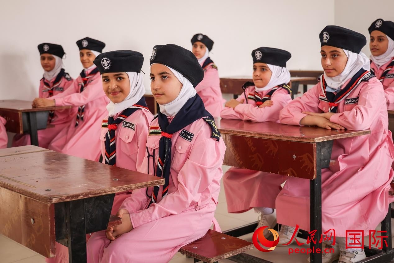 阿爾穆塔?阿里卡特國(guó)際學(xué)校的學(xué)生在教室內(nèi)上課。人民網(wǎng)記者 薛丹攝